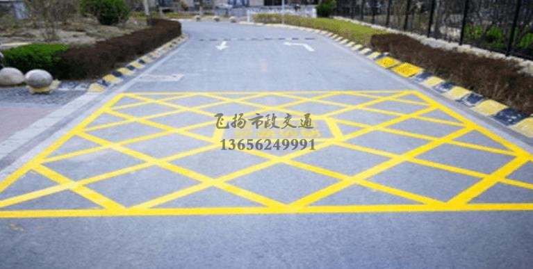 蘇州小區(qū)道路消防車通道劃線標(biāo)準(zhǔn)化示意圖，停車場消防車通道的設(shè)計規(guī)定要求？